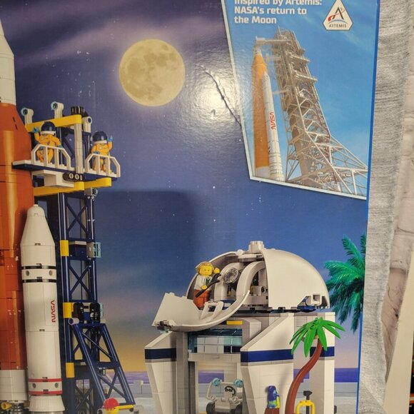 LEGO City Rocket Launch Center Building Toy Set 60351 - Picture 4 of 11